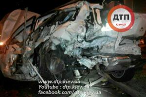 В Киеве пьяный водитель "Audi" смял автомобиль "Subaru", убив молодого парня