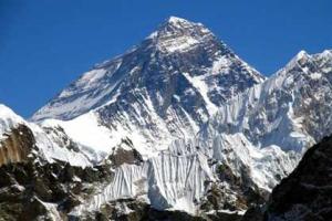 Два покорителя Эвереста погибли при спуске с высочайшей вершины планеты