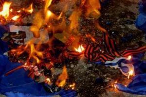 В Краматорске "свободовцы" провели акцию: на площади были сожжены георгиевские ленточки