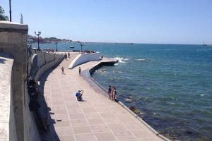 Жители Крыма живут надеждой на поток обеспеченных туристов