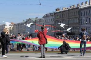 Радужный первомай в Питере: во время "зеленой демонстрации" произошла потасовка