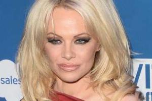 У Памелы Андерсон появился новый молодой возлюбленный