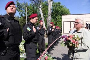 Возмущенные одесситы пытаются прорваться на Куликово поле 