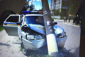 На Ровенщине автомобиль патрульной полиции влетел в электроопору