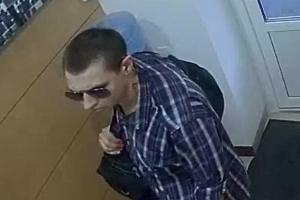 Киевская полиция просит помощи в розыске вооруженного преступника