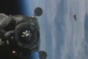 Возле корабля "Союз" при стыковке с МКС появился НЛО