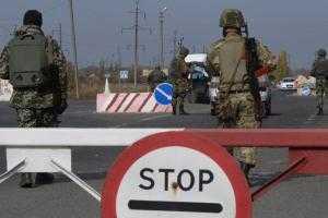 За неделю на КПВВ Донетчины задержано 2 участника НВФ и 14 человек, связанных с боевиками