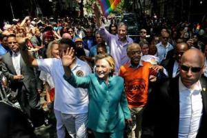 Хиллари Клинтон стала участницей гей-парада в Нью-Йорке