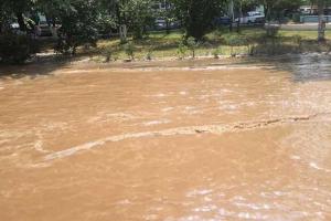 В Киеве машины превратились в "корабли" из-за аварии на водопроводе