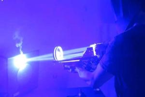 Молодой американец создал мощную лазерную "базуку"