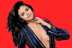 Певица Селена Гомес шлепнулась на сцене во время концерта