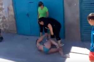 В Крыму оскорбленные женщины жестко наказали "подругу" своих мужей