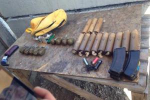 Полицейские на Днепропетровщине обнаружили боевые гранаты в авто участника АТО