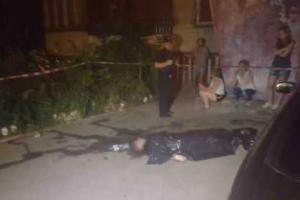 В Киеве у подъезда жилого дома застрелили молодого мужчину