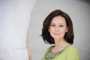 Ирина Безрукова прошлась босиком по красной дорожке московского кинофестиваля