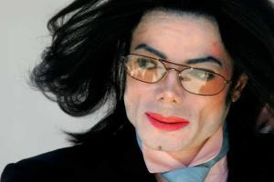 В доме Майкла Джексона при обыске изъята огромная коллекция детского порно