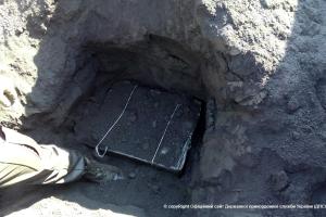 Пограничники в вагоне с железной рудой откопали более 700 пачек контрабандных сигарет