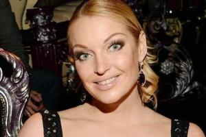 Анастасия Волочкова вновь выложила в сеть постельное фото