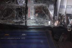 В Николаевской области автобус "Neoplan" въехал в прицеп остановившейся фуры