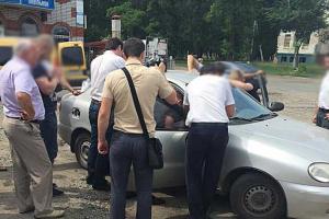 На Днепропетровщине "на горячем" задержали налоговиков-взяточников