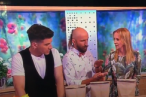 В прямом эфире польского телеканала фокусник-неудачник покалечил телеведущую