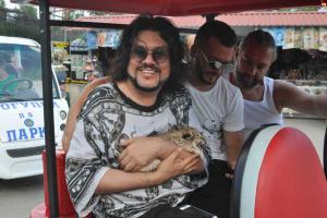 В крымском парке "Тайган" новорожденного львенка назвали в честь Филиппа Киркорова