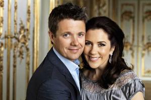 Принц и принцесса Дании стали героями семейной фотосессии для известного глянца