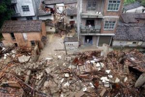 На Тайване хозяйничает разрушительный тайфун "Непартак"