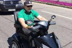 Мэр Харькова Геннадий Кернес прокатился по Харькову на скутере