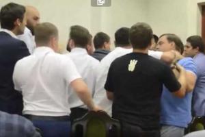 Депутаты Киевского совета устроили "кулачные бои" из-за столичного сквера