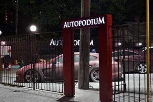 На территории одесского автосалона ночью прогремел взрыв