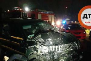 В Киеве пьяный водитель на "Toyota" устроив "гонки" с полицией, спровоцировал масштабное ДТП