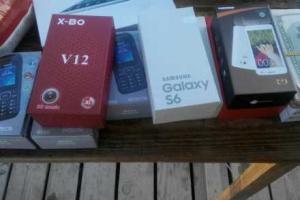 Супружеская пара пыталась провезти в Донецк крупную сумму денег и партию мобильных телефонов