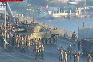 Мятежная Турция: повстанцы, блокировавшие мост через Босфор, сдались властям