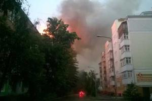 В Полтаве после удара молнии вспыхнула крыша и квартира в жилом доме