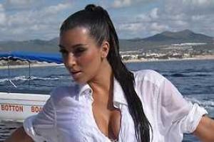 Светская львица Ким Кардашьян показала, как она выглядит без фотошопа