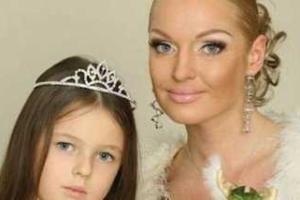 Дочь Волочковой шокирована отдыхом в"Артеке": девочку срочно забрали из лагеря