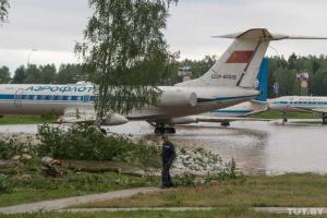 В аэропорту Минска устраняют последствия мощного урагана