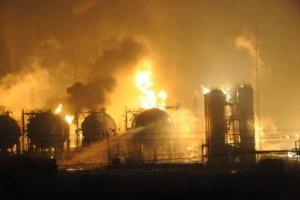 В масштабном пожаре на нефтяном заводе в Уфе погибли 5 человек