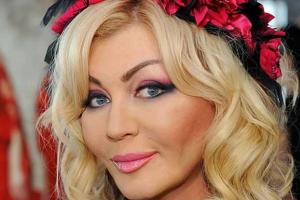 Певица Ирина Билык с сыном появилась на обложке журнала "Отдохни!"