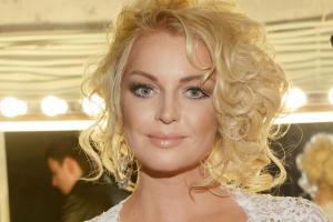 Поклонник подарил Анастасии Волочковой роскошный "Mercedes-Maybach"