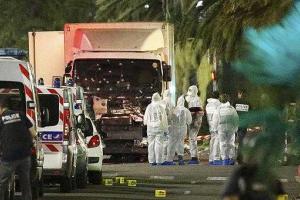 Очевидцы теракта в Ницце: грузовик сбивал людей, как в игре в кегли