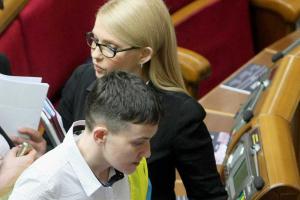 Политический блогер: Надя Савченко - это говорящая голова Юлии Тимошенко, забейте на нее