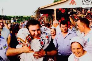 Саакашвили лихо отплясывал на празднике Ивана Купалы