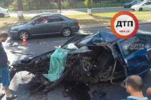 Кровавое ДТП в Одессе: от удара в столб авто разорвало на части, водитель погиб