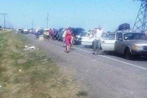 На КПВВ в зоне АТО огромные очереди: жара, медленное движение и много "льготников"