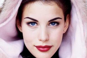 Актриса Лив Тайлер не стала скрывать от публики новорожденную дочь