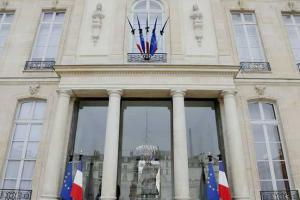 Во Франции объявлен трехдневный траур: по всей стране приспущены флаги 