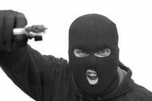 Вооруженные люди в масках грабанули магазин в Донецке - местные жители