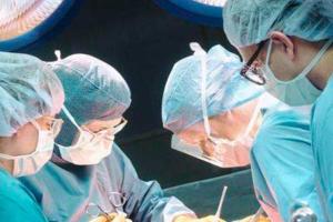 Британские медики пришили пациенту новые кисти от донора